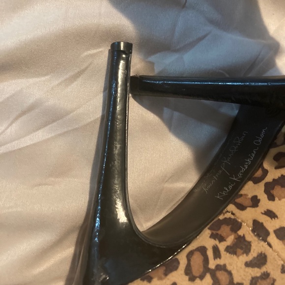 Kardashian kollection size 8 1/2 platform pumps - Picture 2 of 2